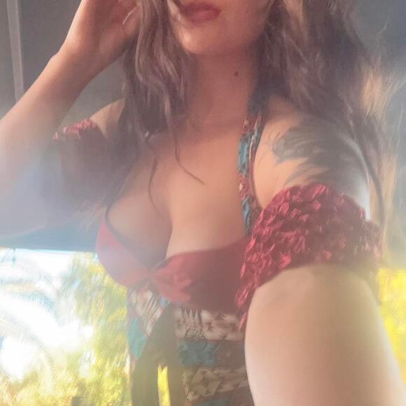 Textured red popcorn mini skirt - Picture 5 of 7